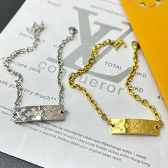 Nameplate pendant bracelet