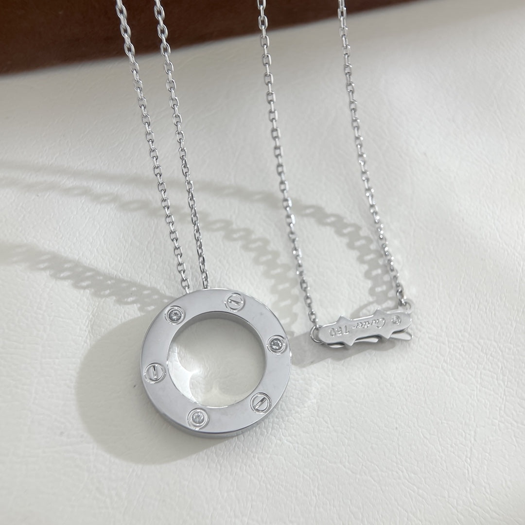 3 diamonds round necklace