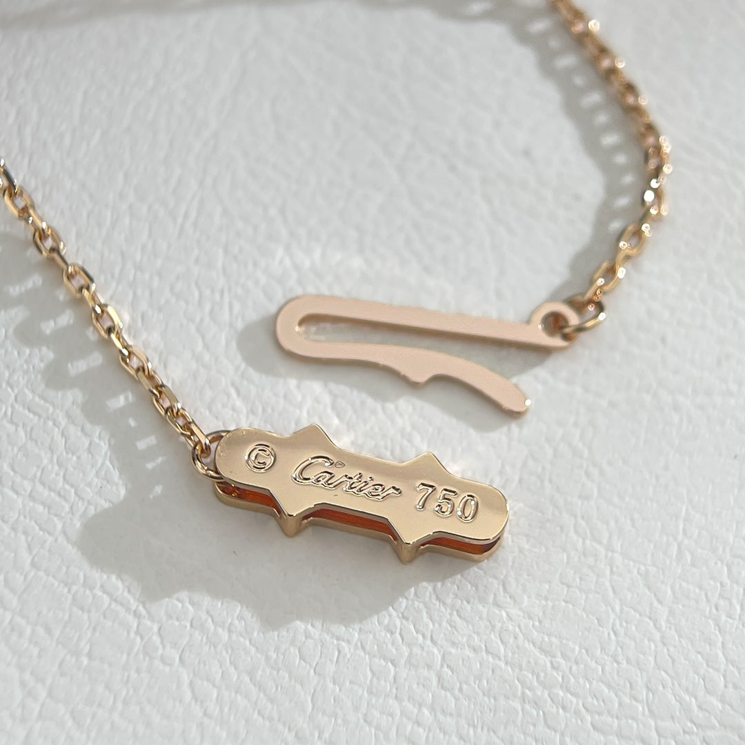 3 diamonds round necklace