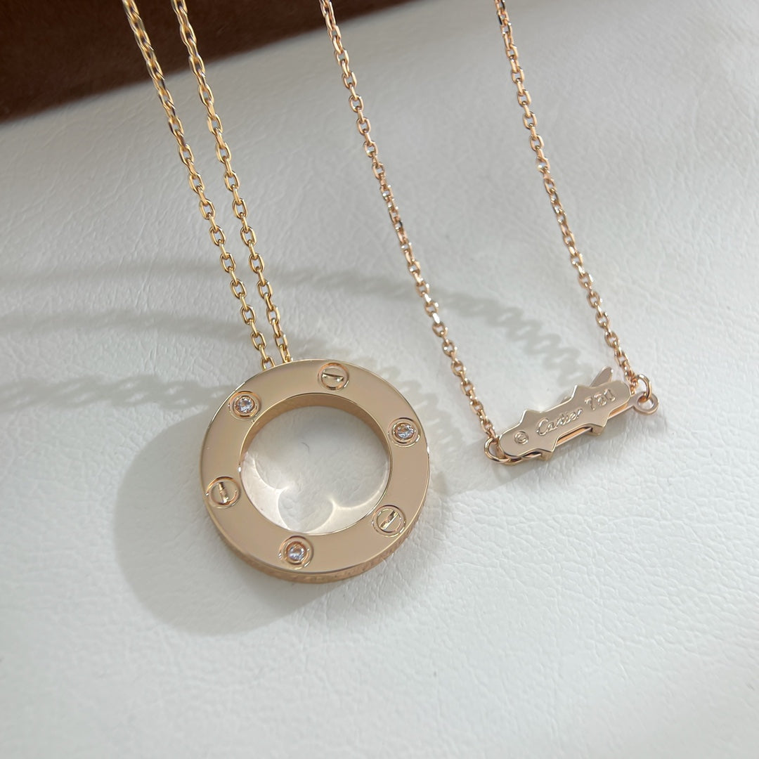 3 diamonds round necklace