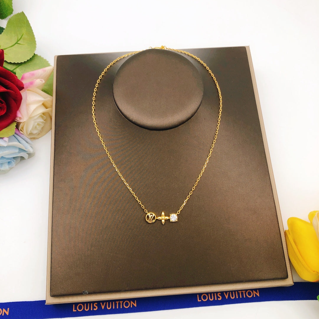Diamond pendant necklace