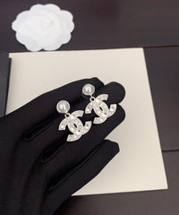 White Diamond Heart Pearl Earrings