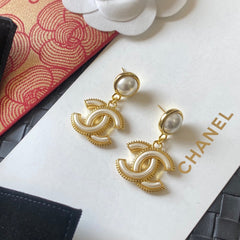 Fashionable retro earrings
