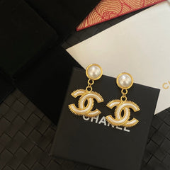 Fashionable retro earrings
