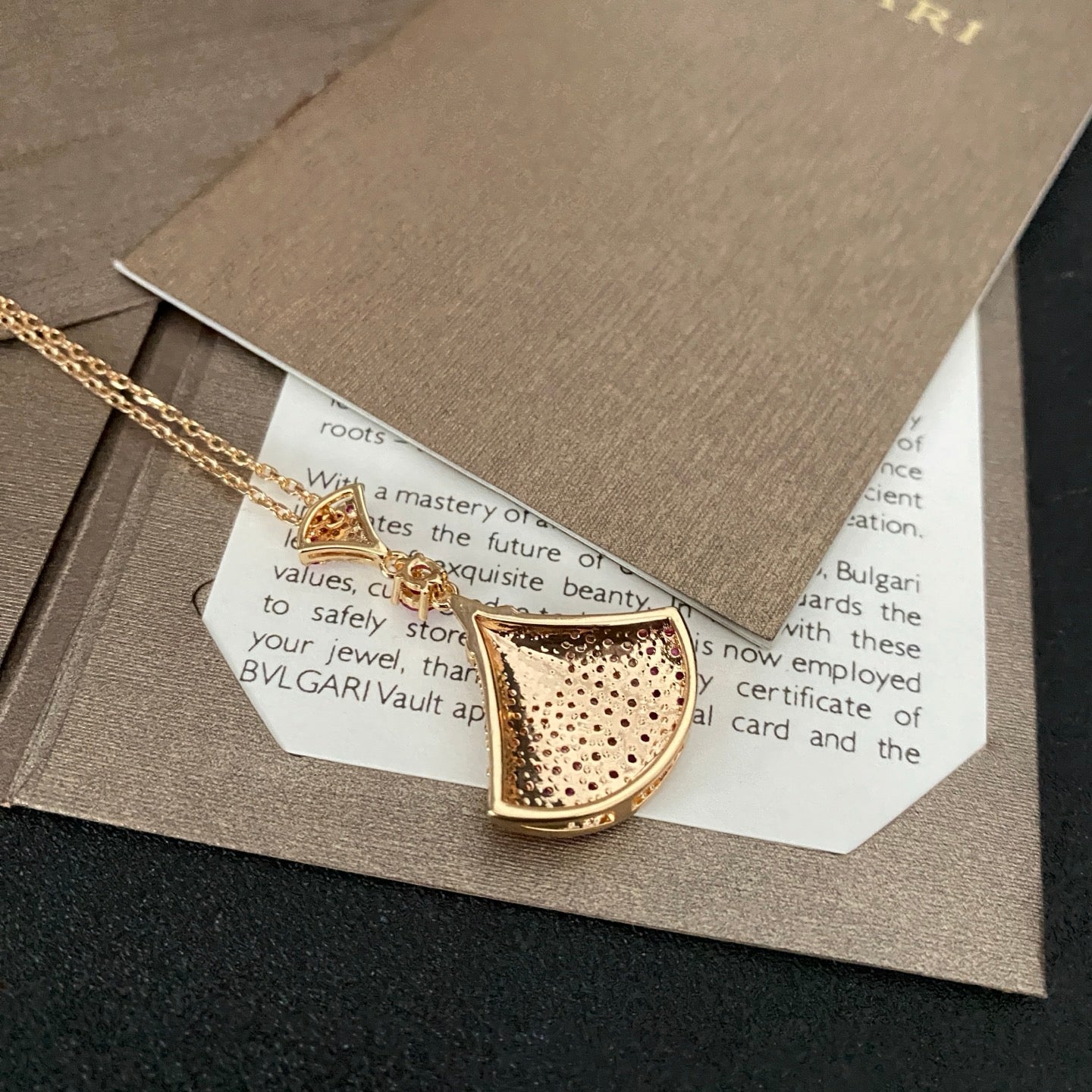 Sparkling Diamond Fan-Shaped Necklace