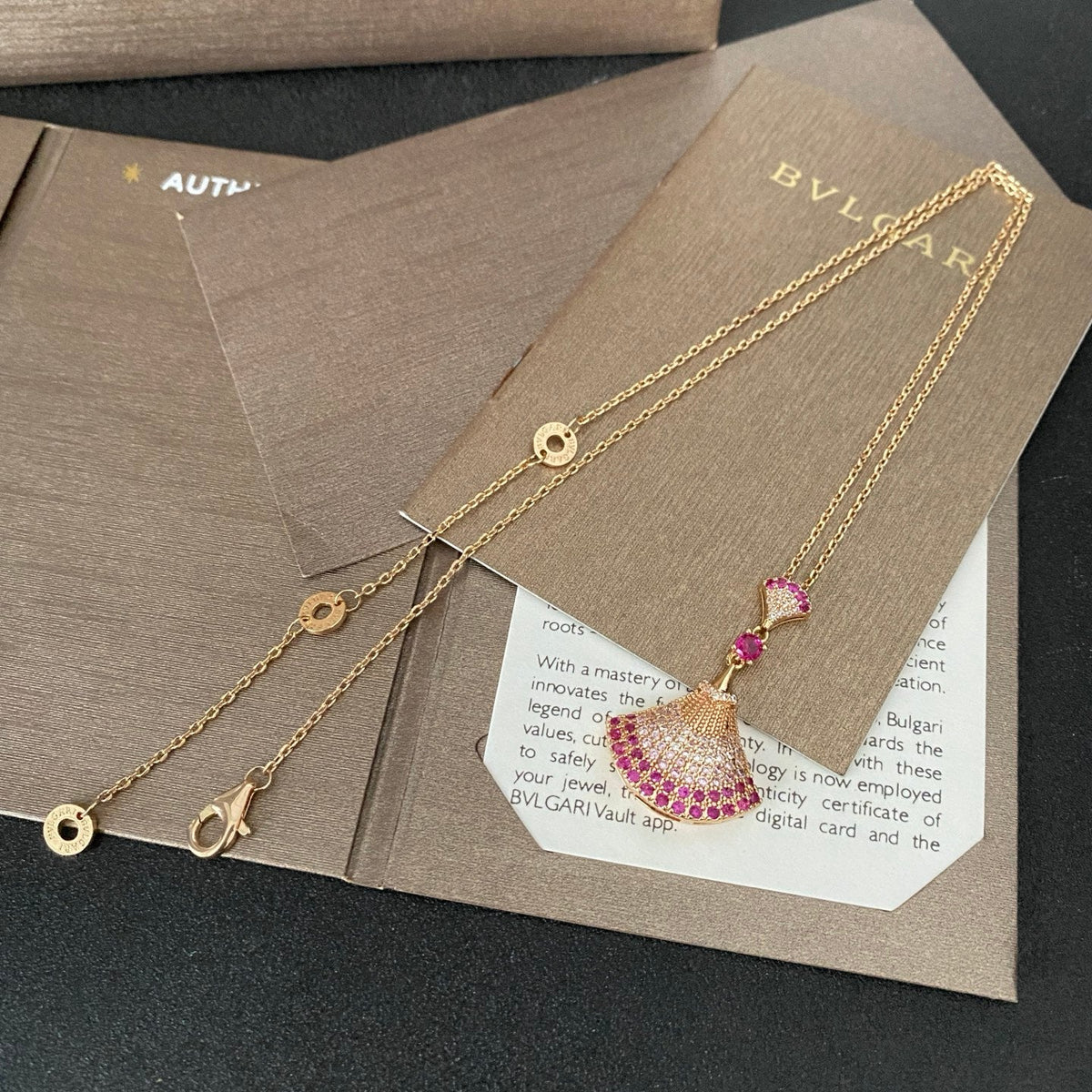 Sparkling Diamond Fan-Shaped Necklace