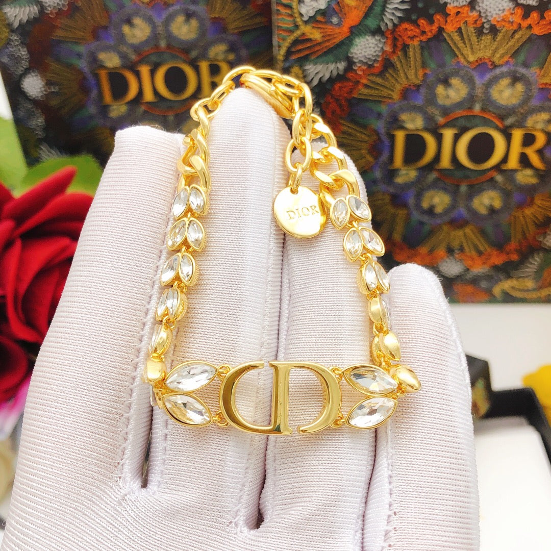 Elegance Marquise-cut Diamond Bracelet