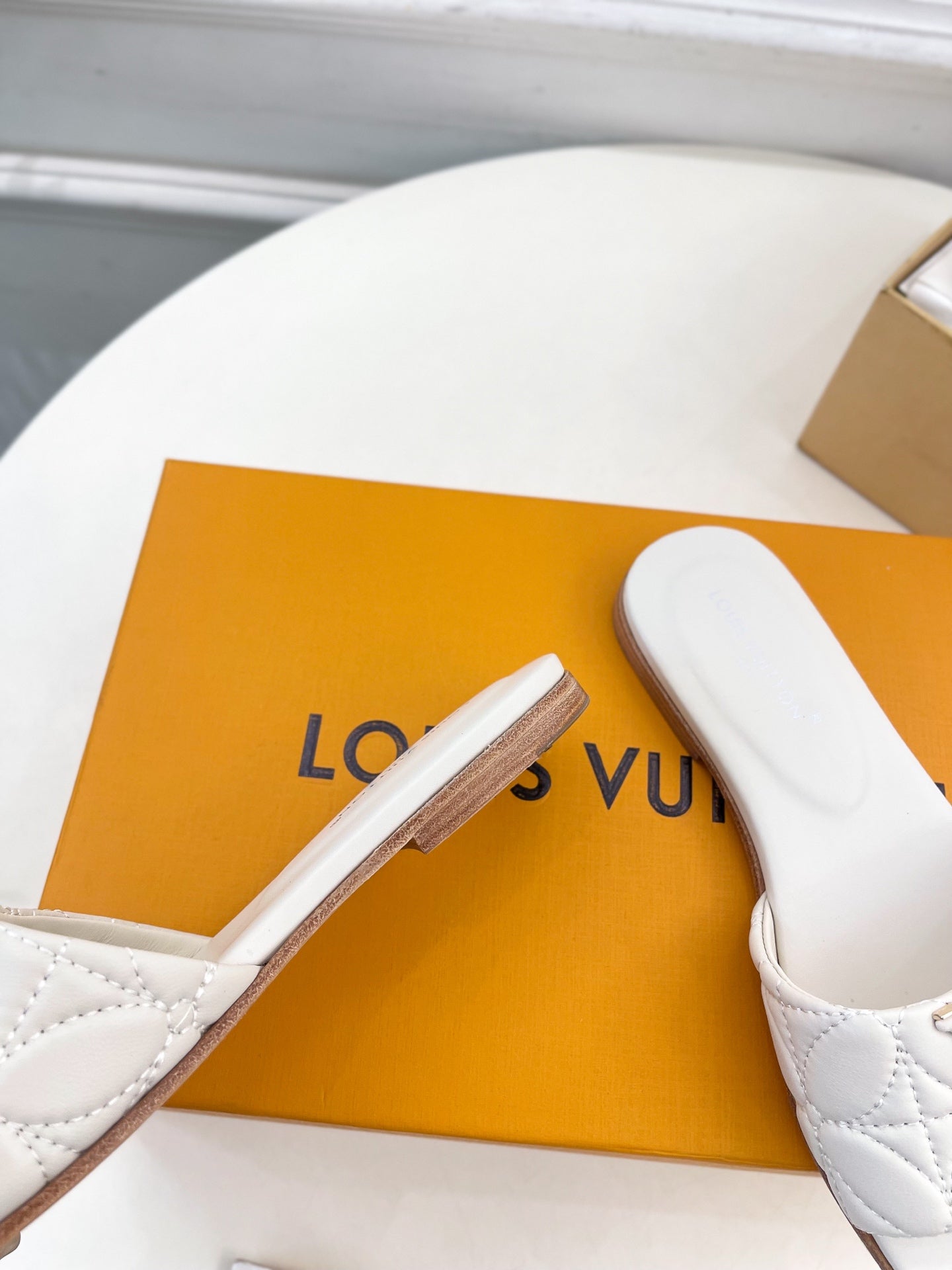 Fashionable Metal Leather Slippers