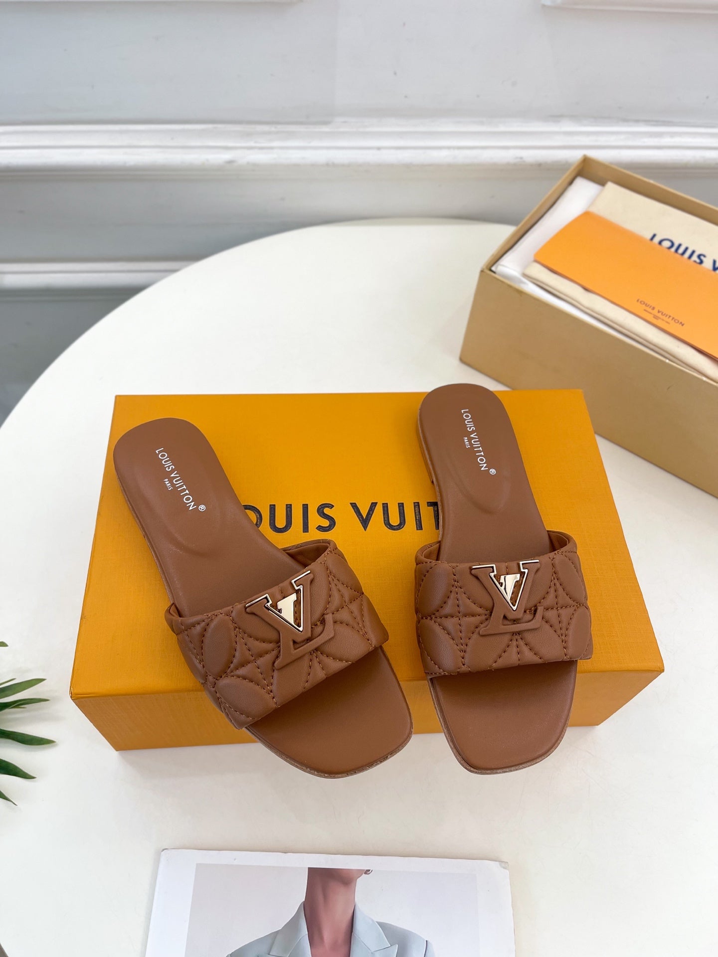 Fashionable Metal Leather Slippers