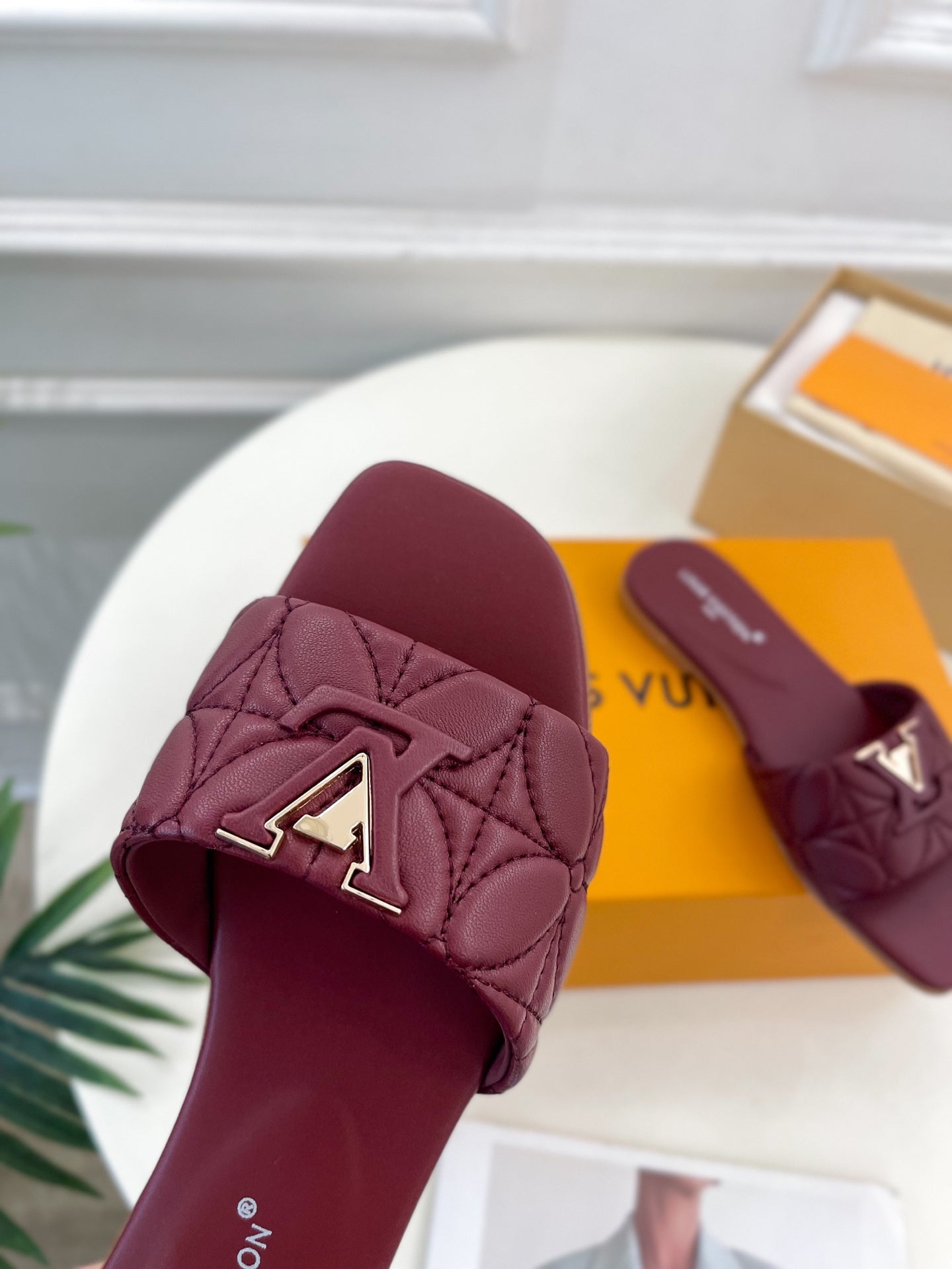 Fashionable Metal Leather Slippers