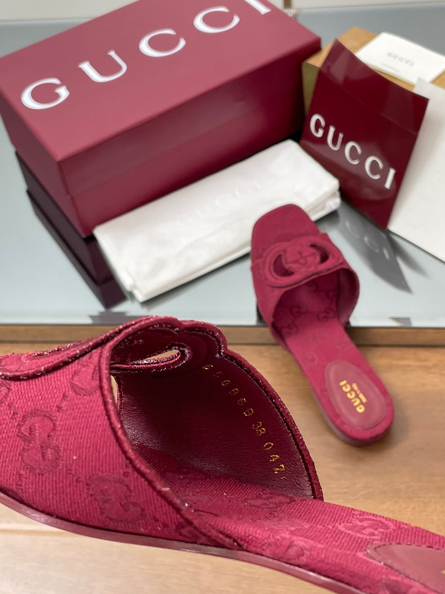 Canvas hollow slippers