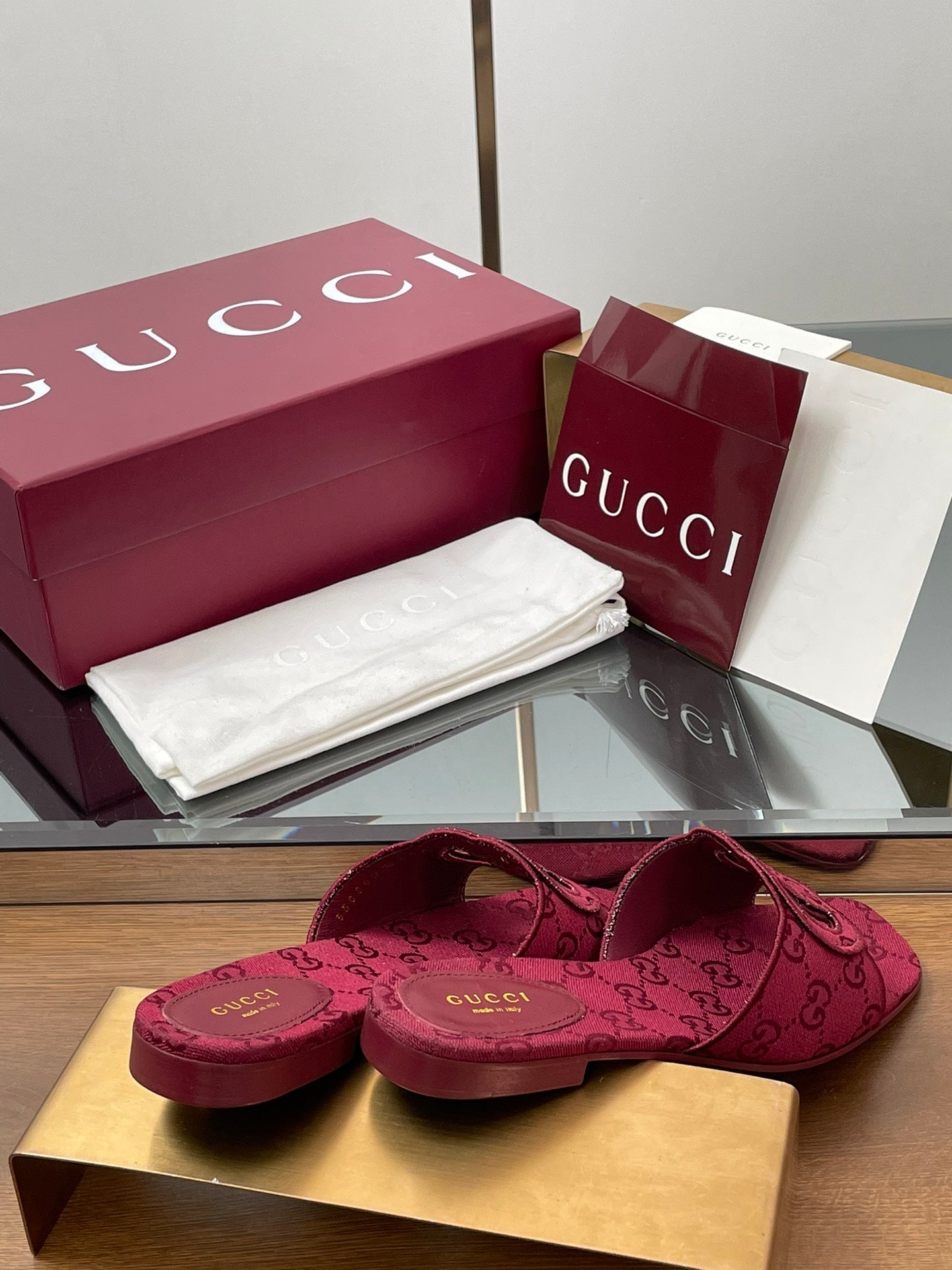 Canvas hollow slippers