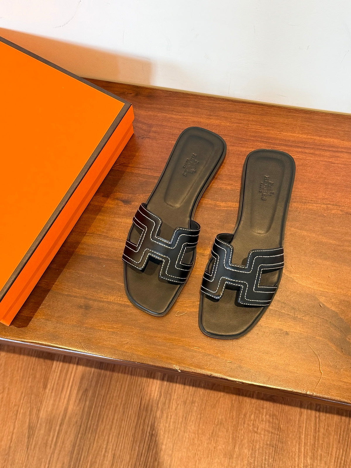 Classic leather slippers