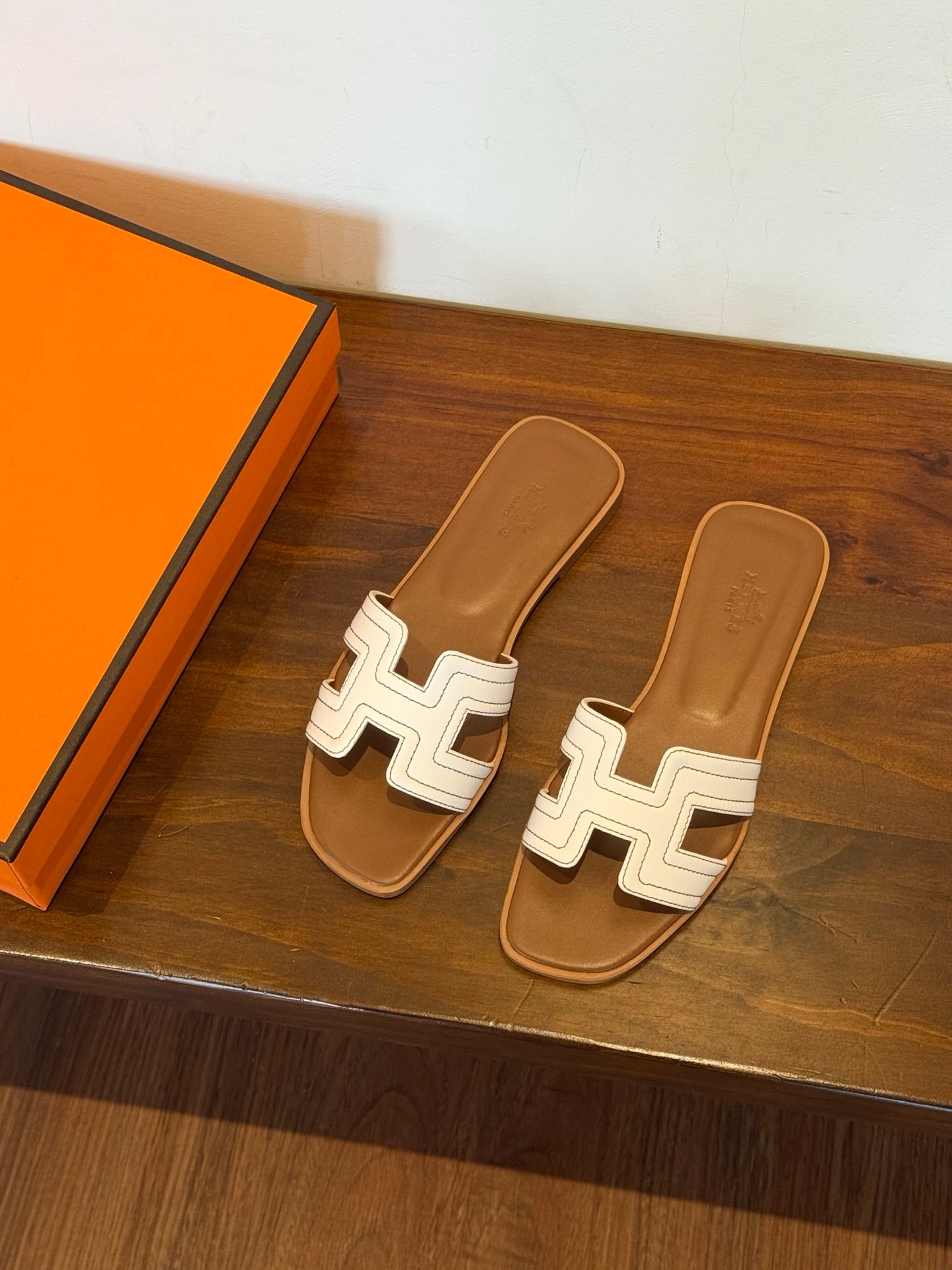 Classic leather slippers