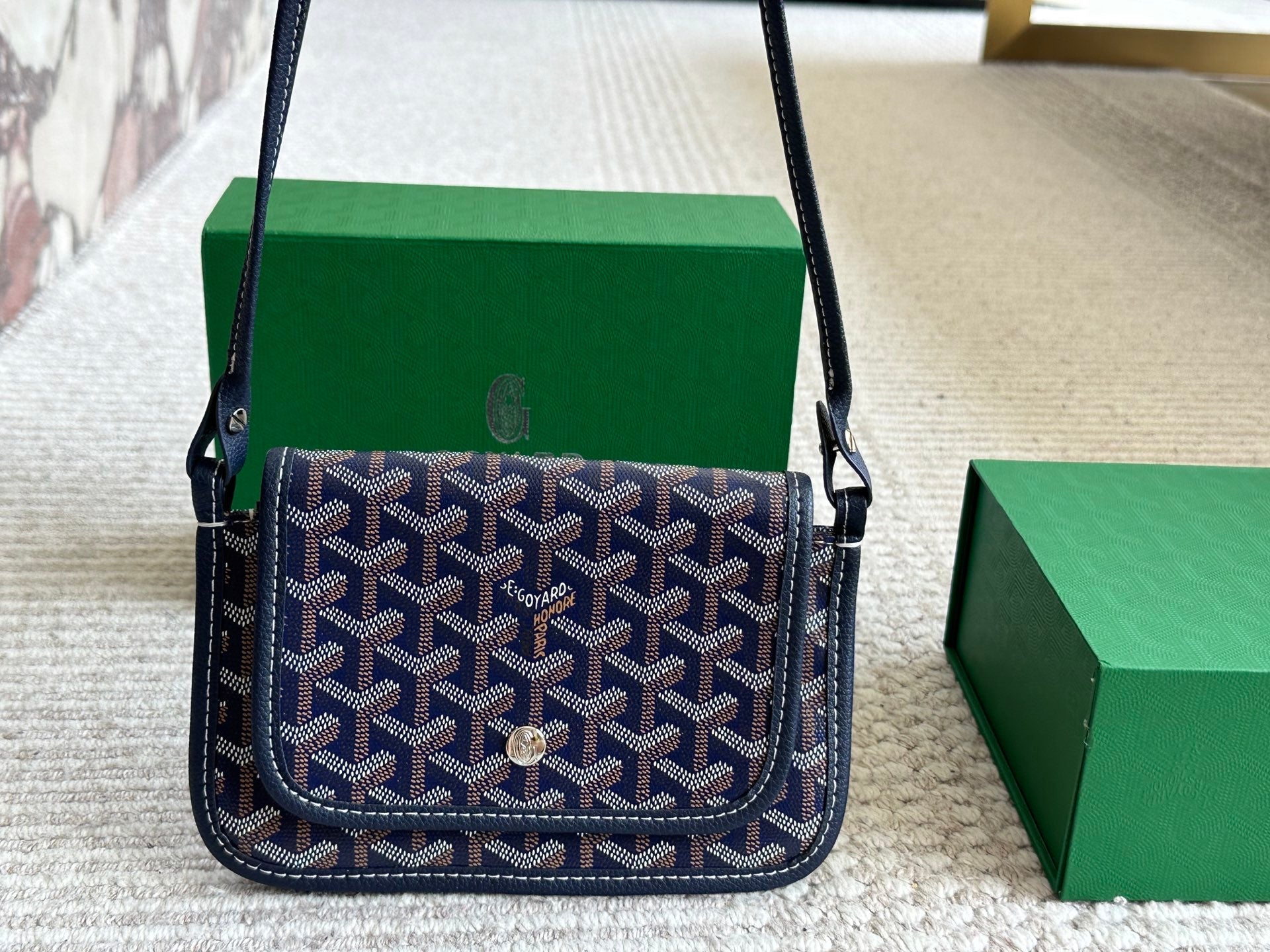 Vintage leather unisex envelope bag