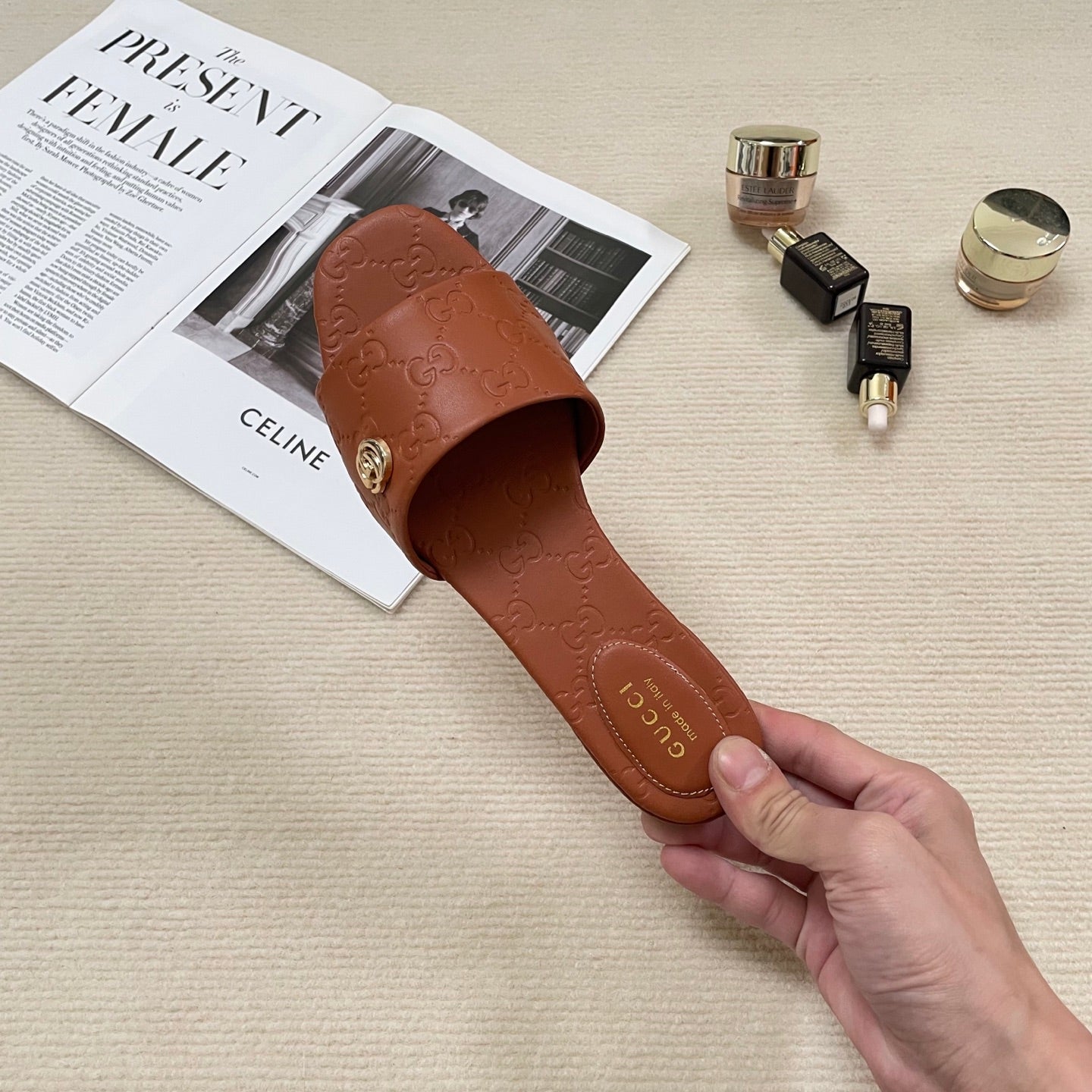 Embossed flat slippers