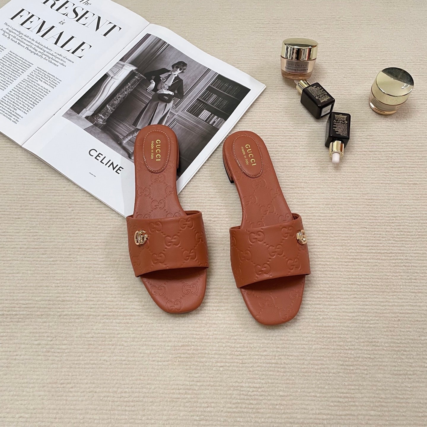 Embossed flat slippers