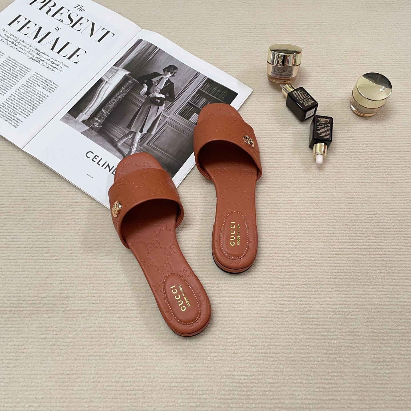 Embossed flat slippers