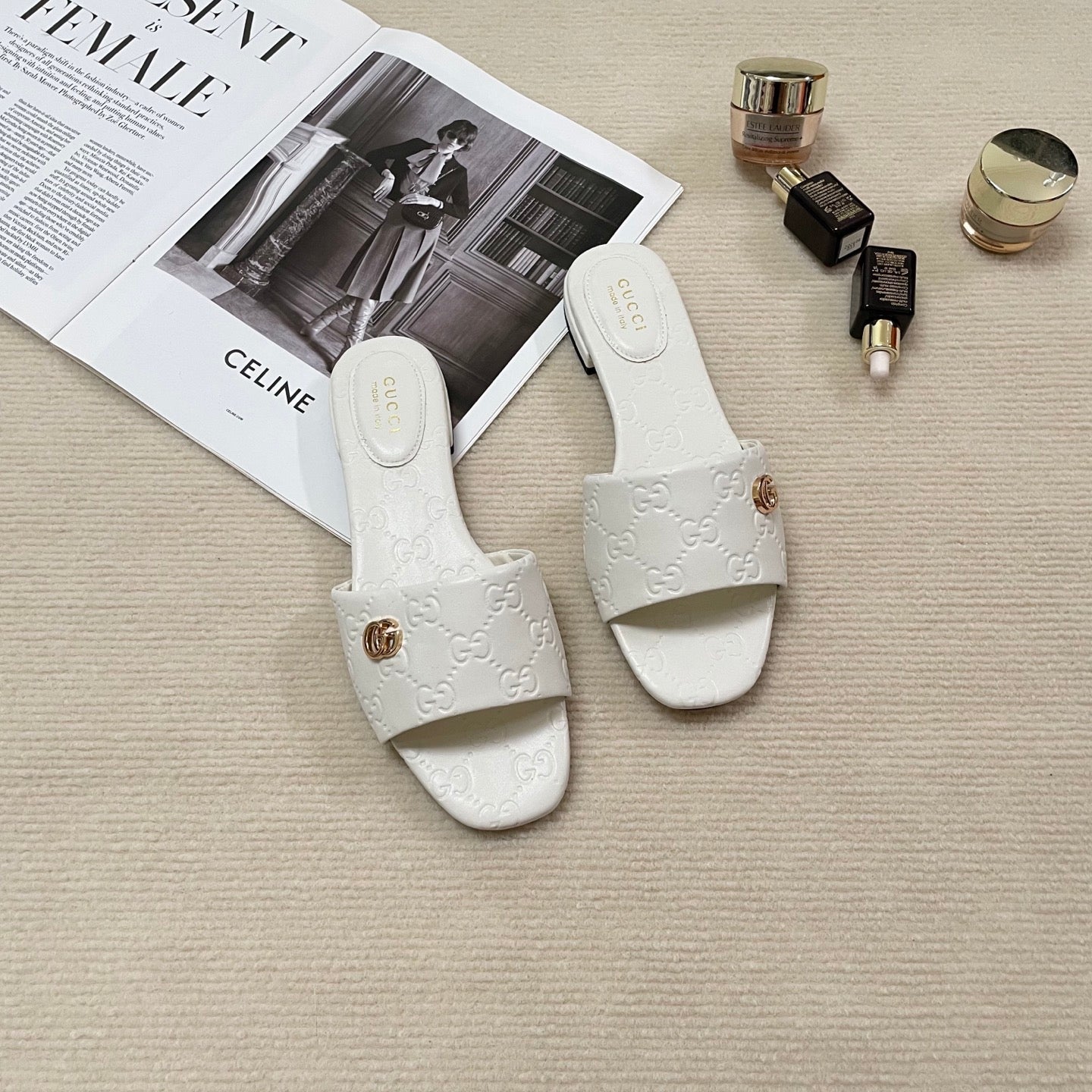 Embossed flat slippers