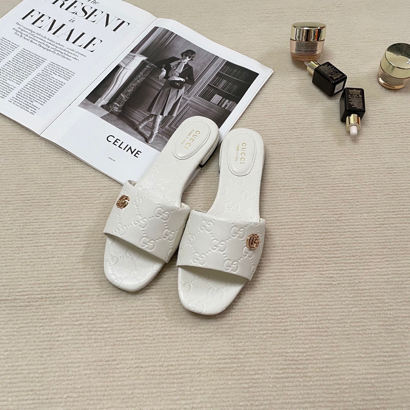 Embossed flat slippers