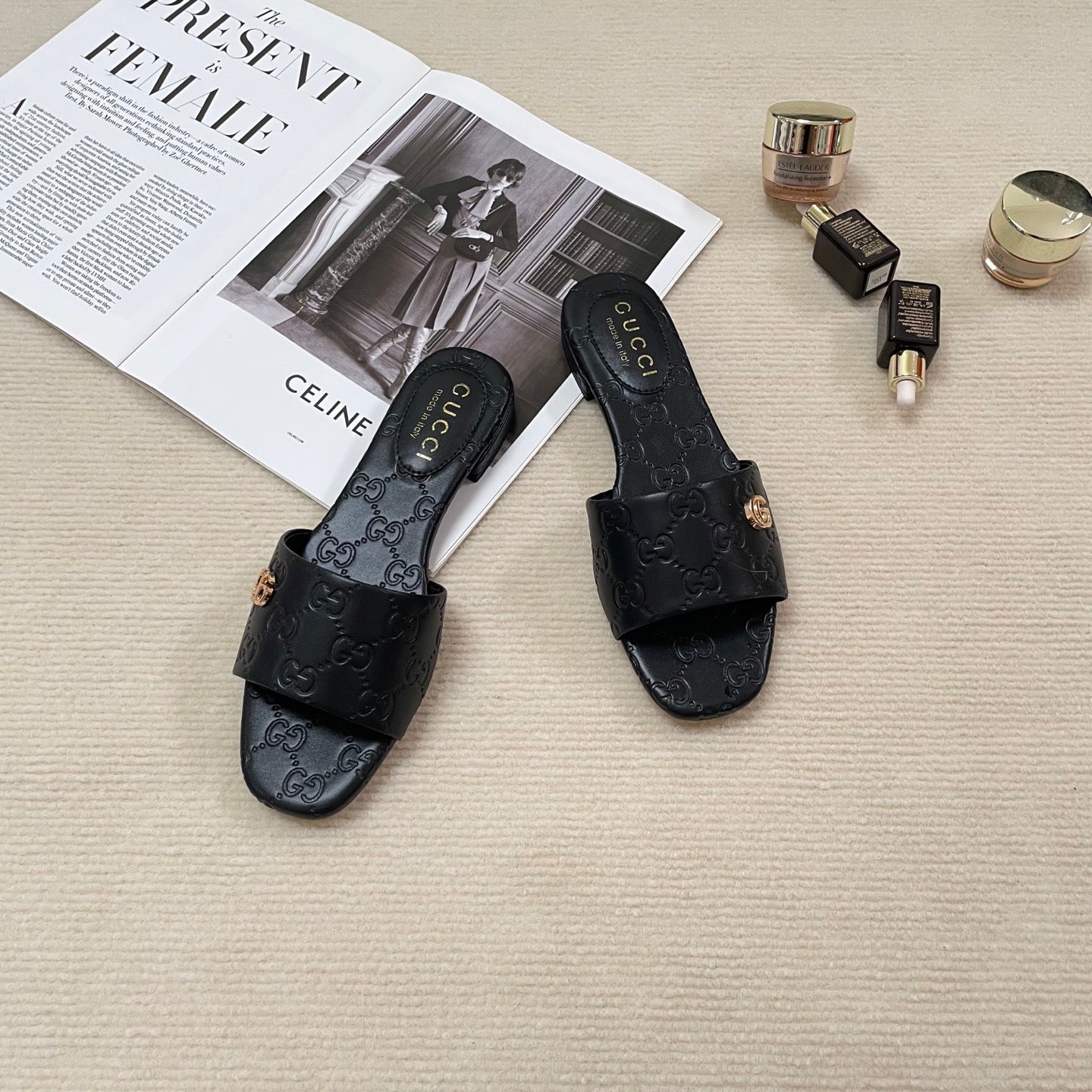Embossed flat slippers