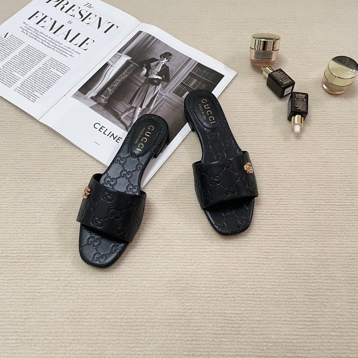 Embossed flat slippers
