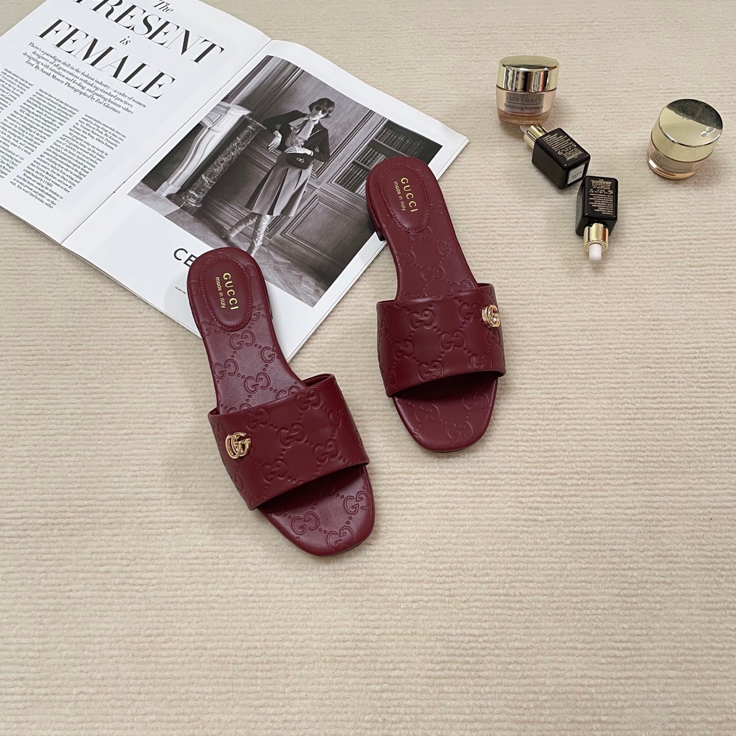 Embossed flat slippers