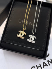 Diamond pendant necklace