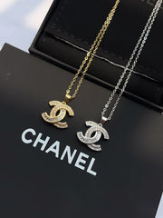 Diamond pendant necklace