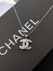 Diamond pendant necklace