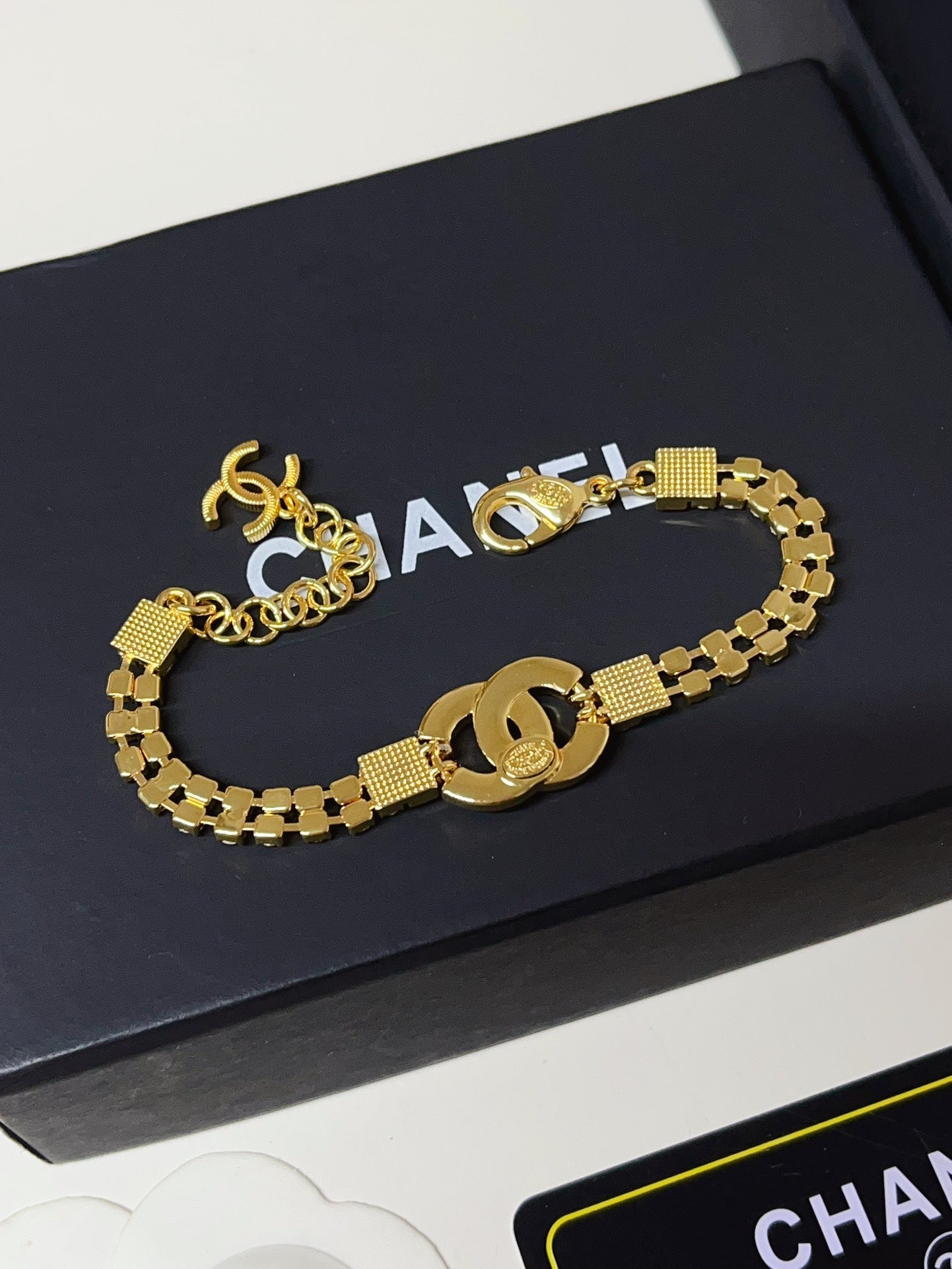 Full Diamond pearl bracelet