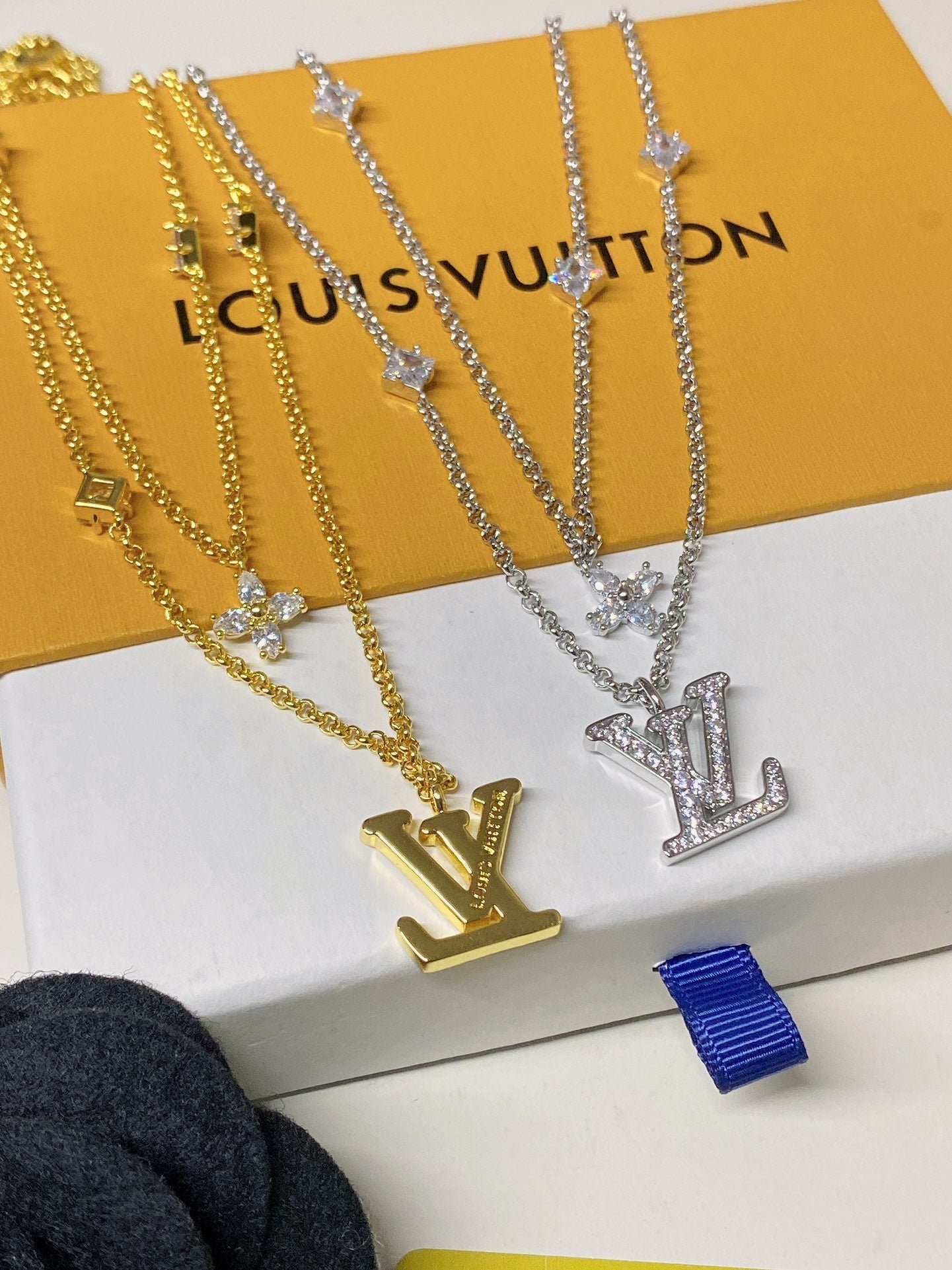 Sparkling diamond necklace