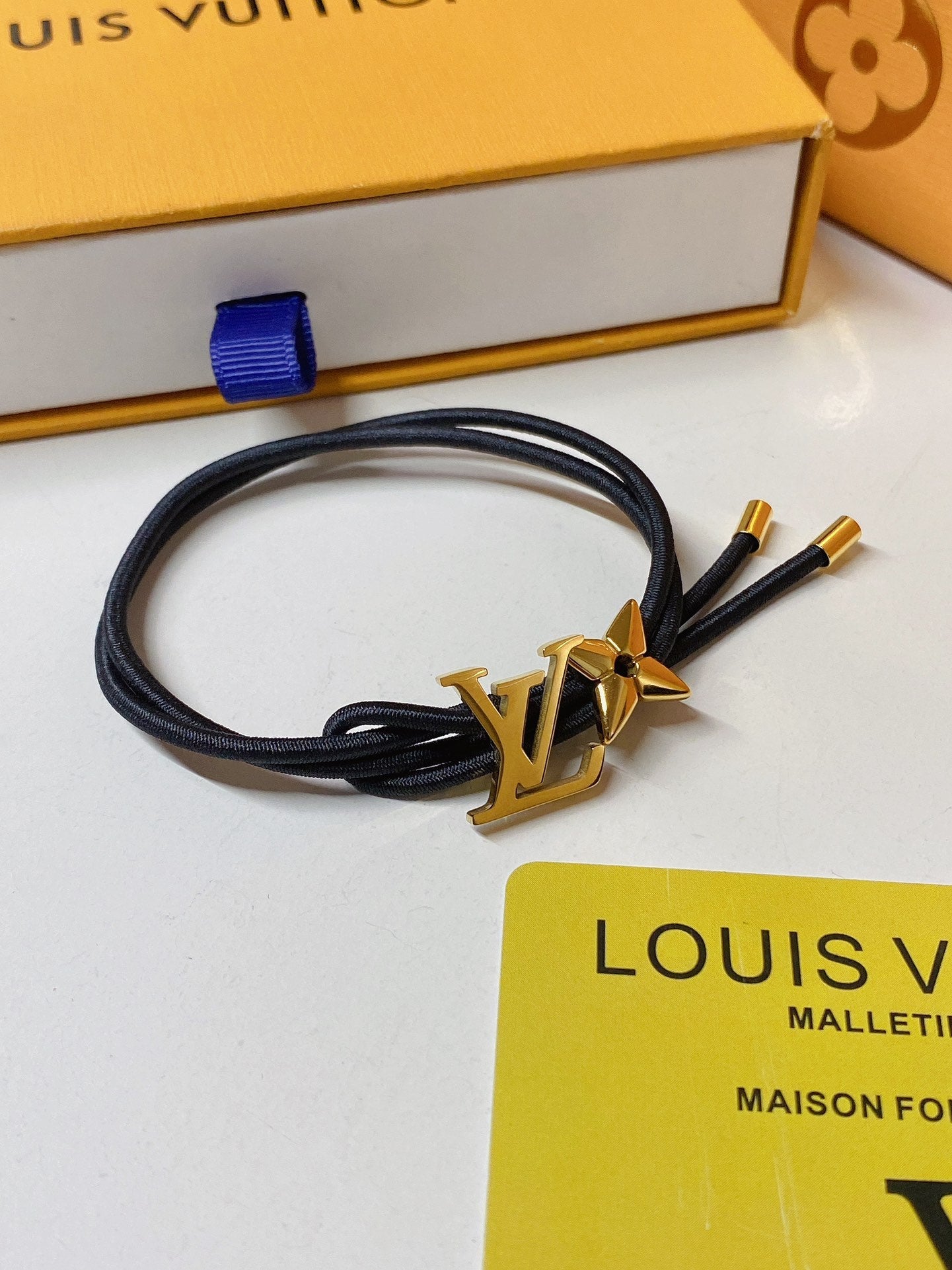 Floral leather bracelet
