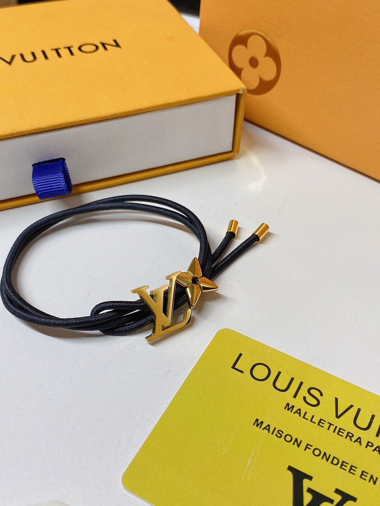 Floral leather bracelet