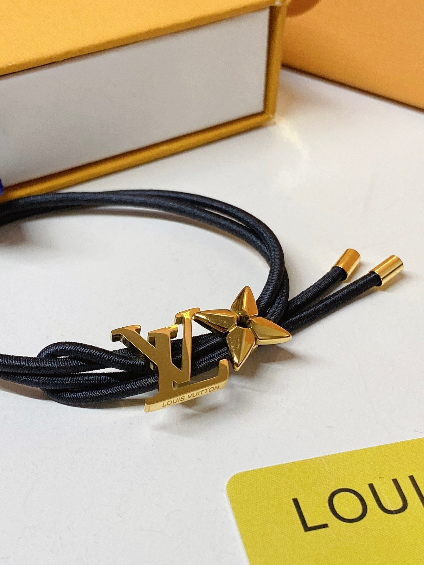Floral leather bracelet