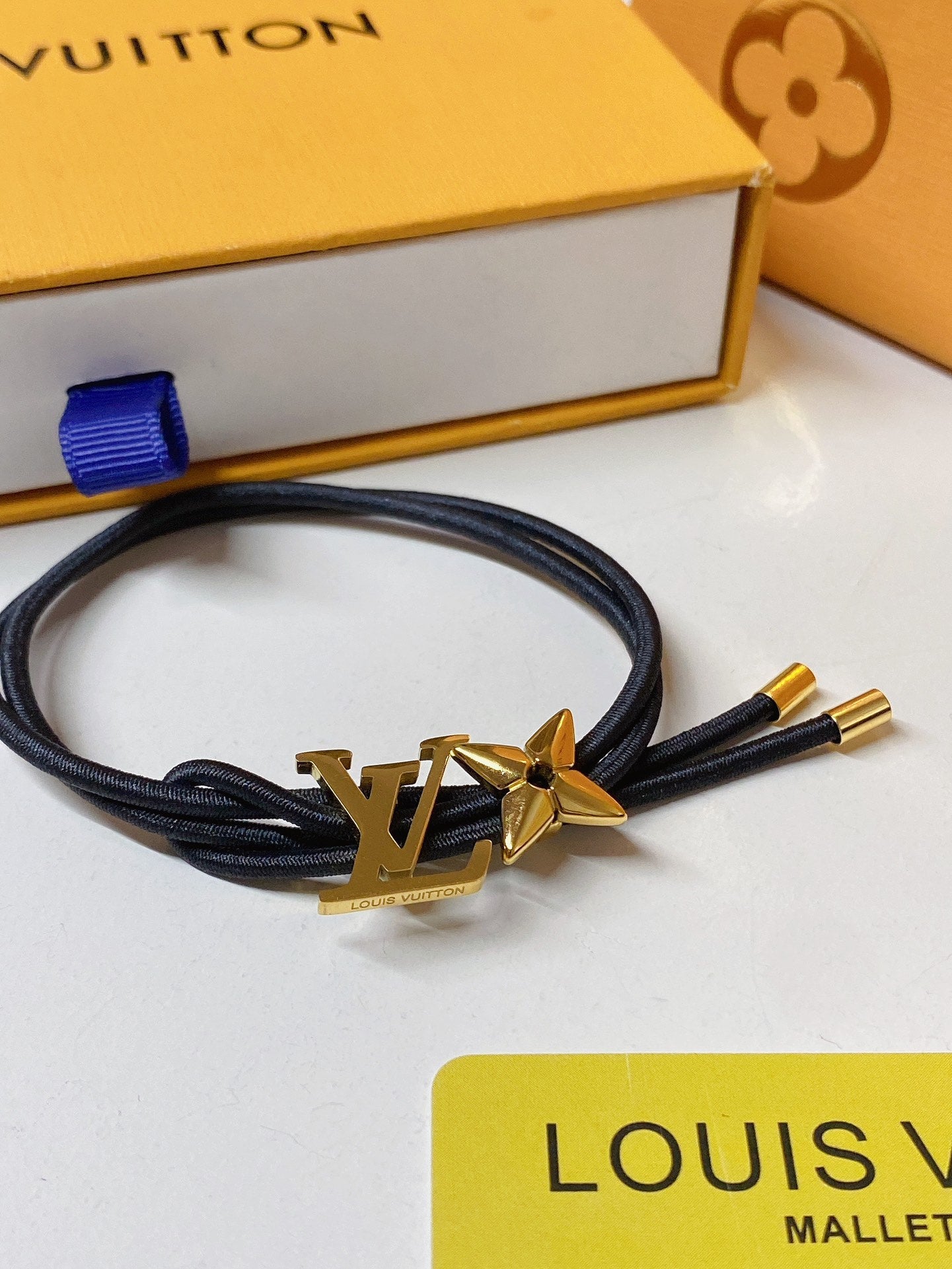 Floral leather bracelet