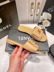 Fashionable and elegant slippers