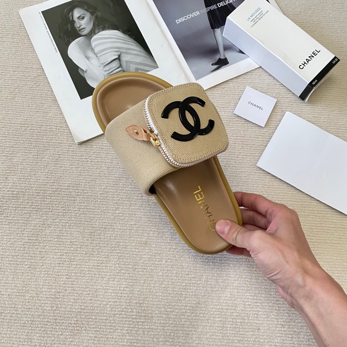 Zipper pocket couple slippers