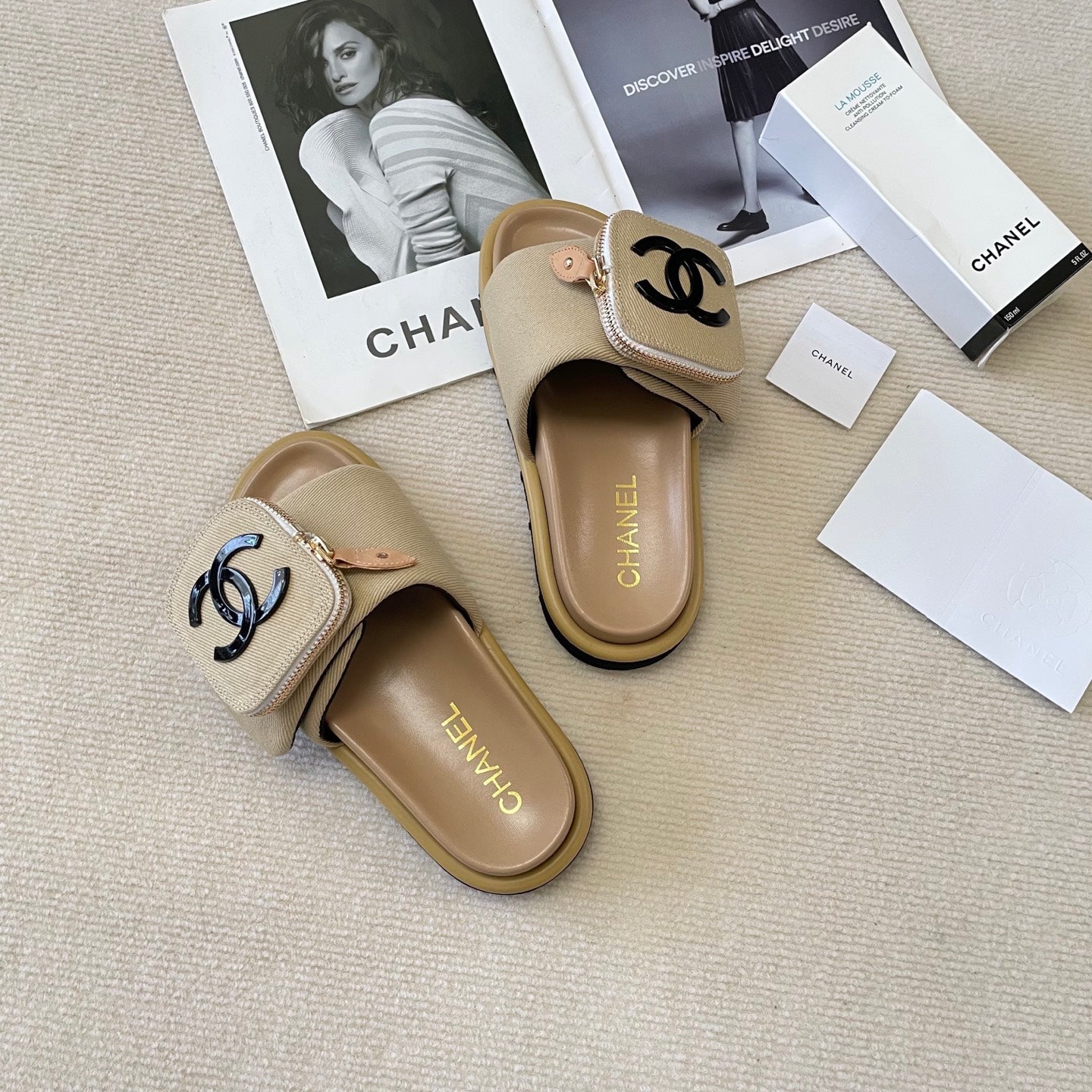 Zipper pocket couple slippers