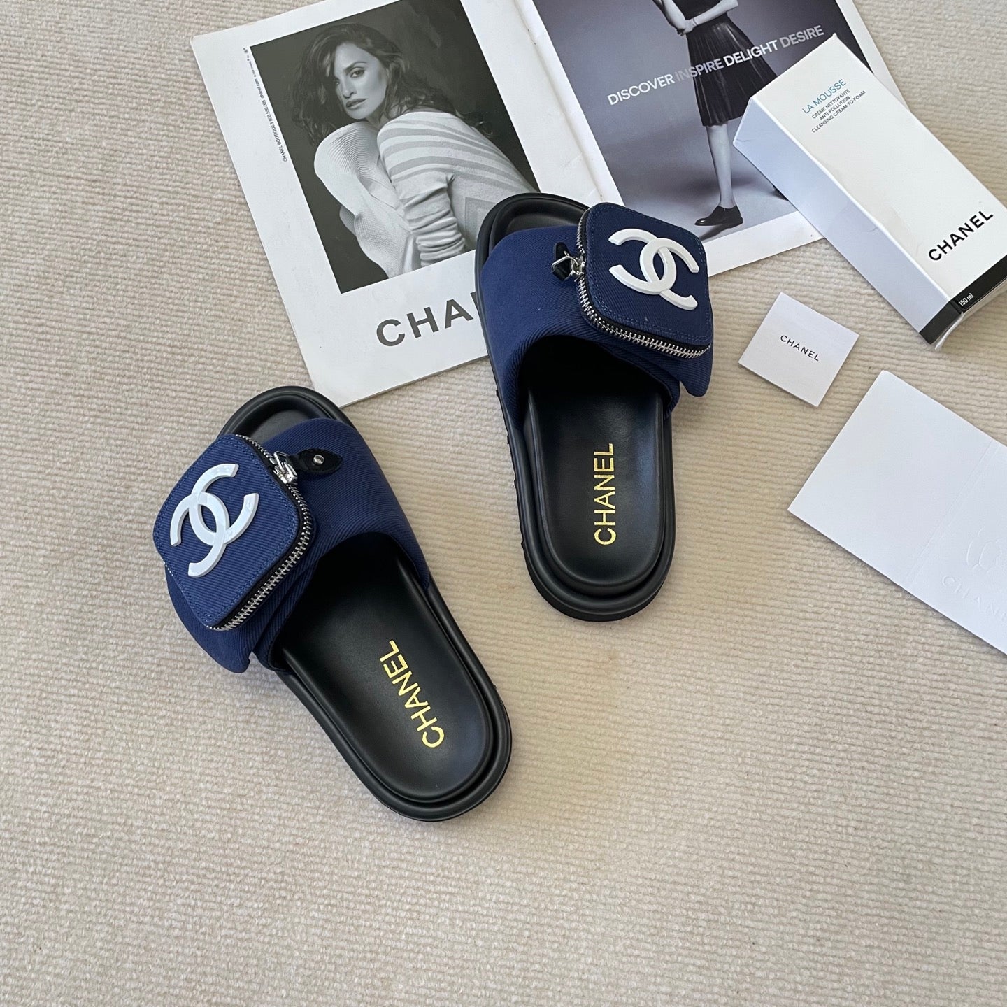 Zipper pocket couple slippers
