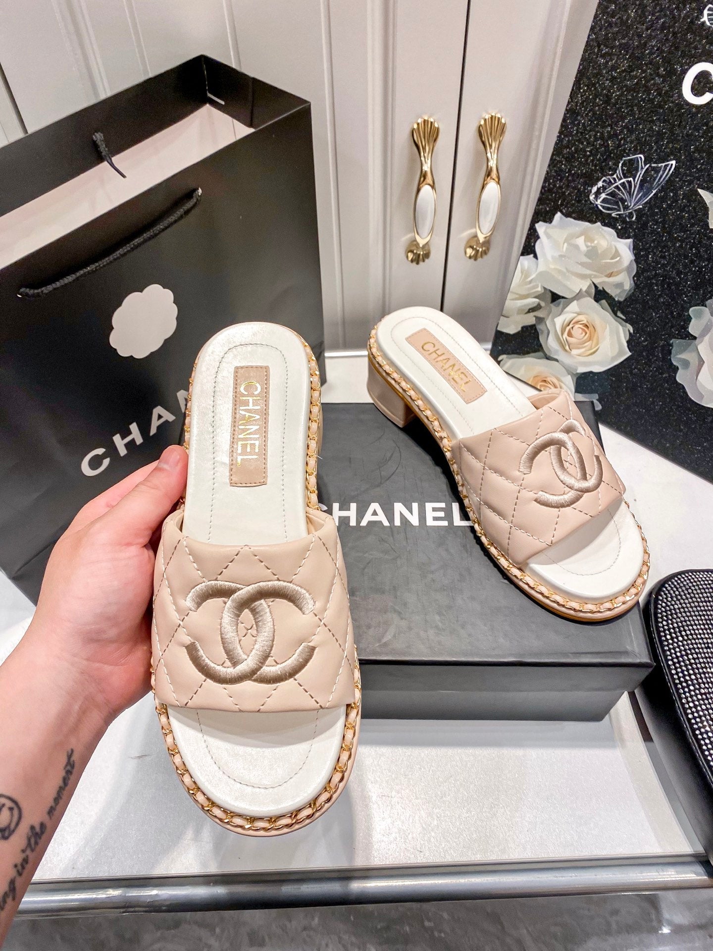Fashion leather braided thick heel slippers