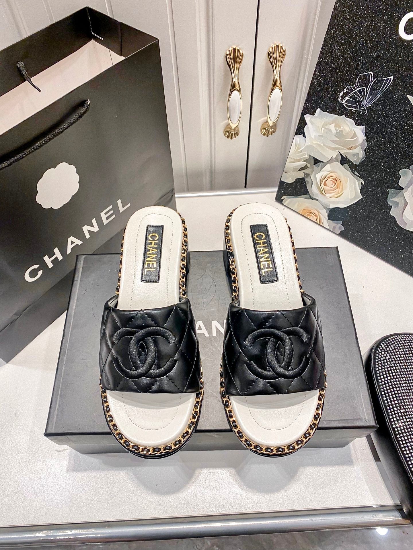 Fashion leather braided thick heel slippers