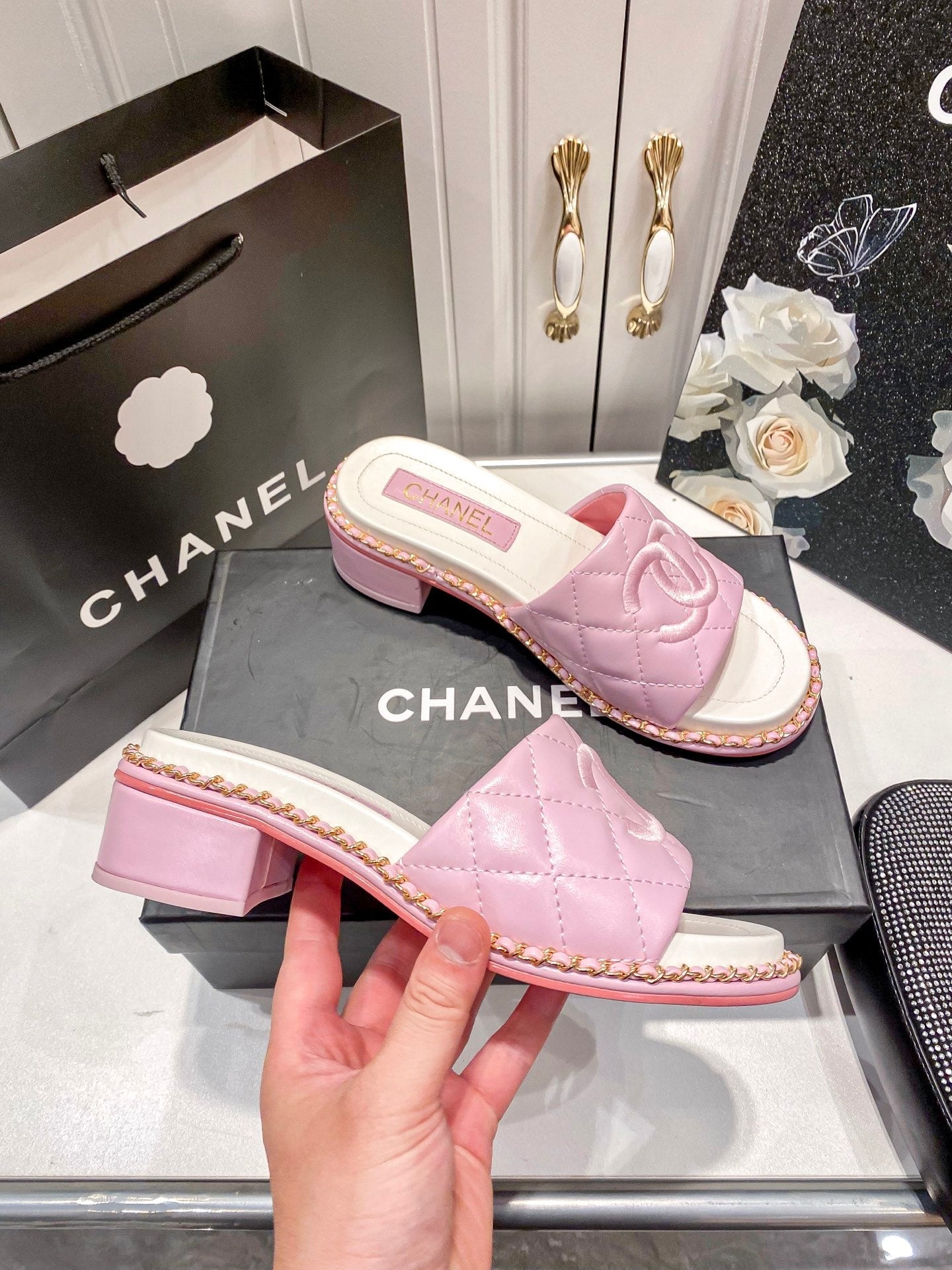 Fashion leather braided thick heel slippers