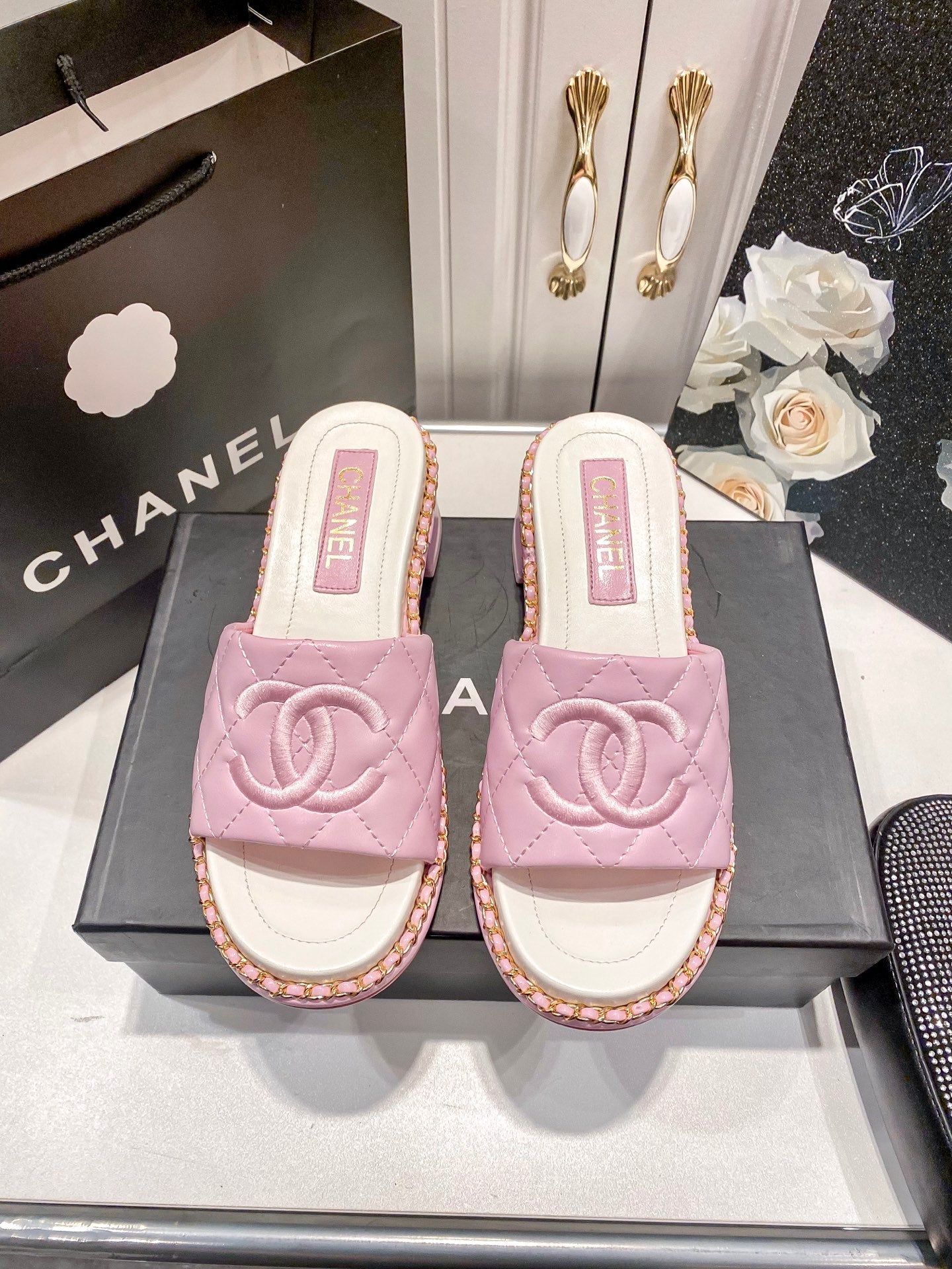 Fashion leather braided thick heel slippers