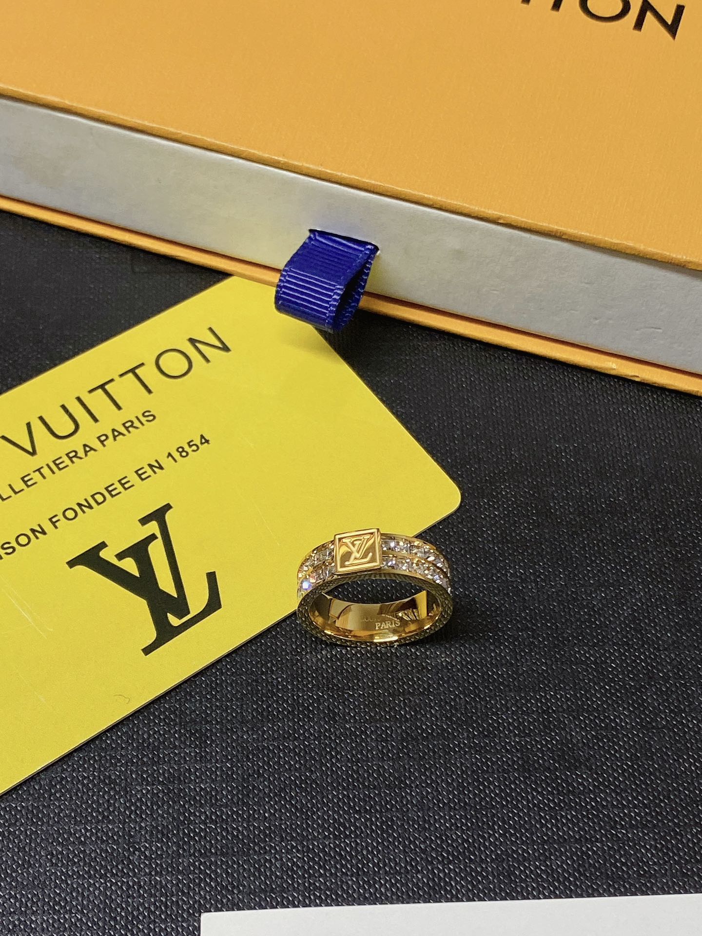 Shiny Broken Diamond Ring