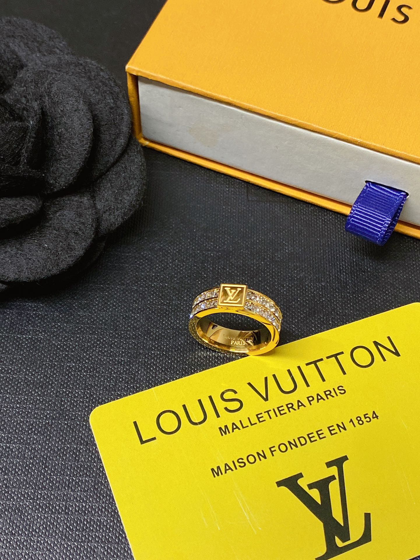 Shiny Broken Diamond Ring