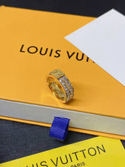 Shiny Broken Diamond Ring