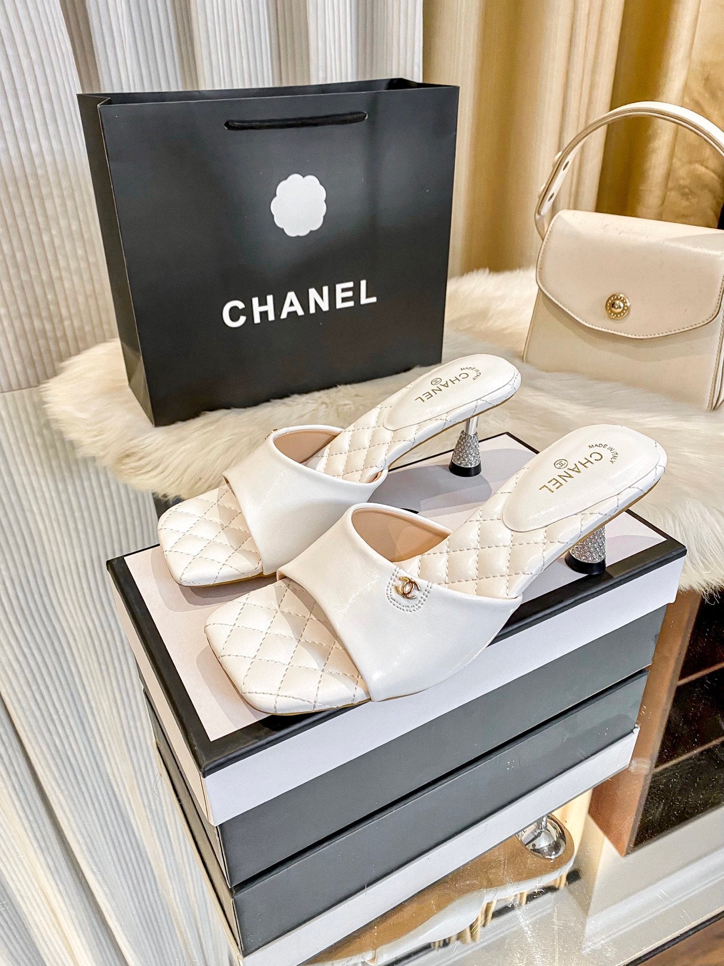 Diamond medium heel slippers