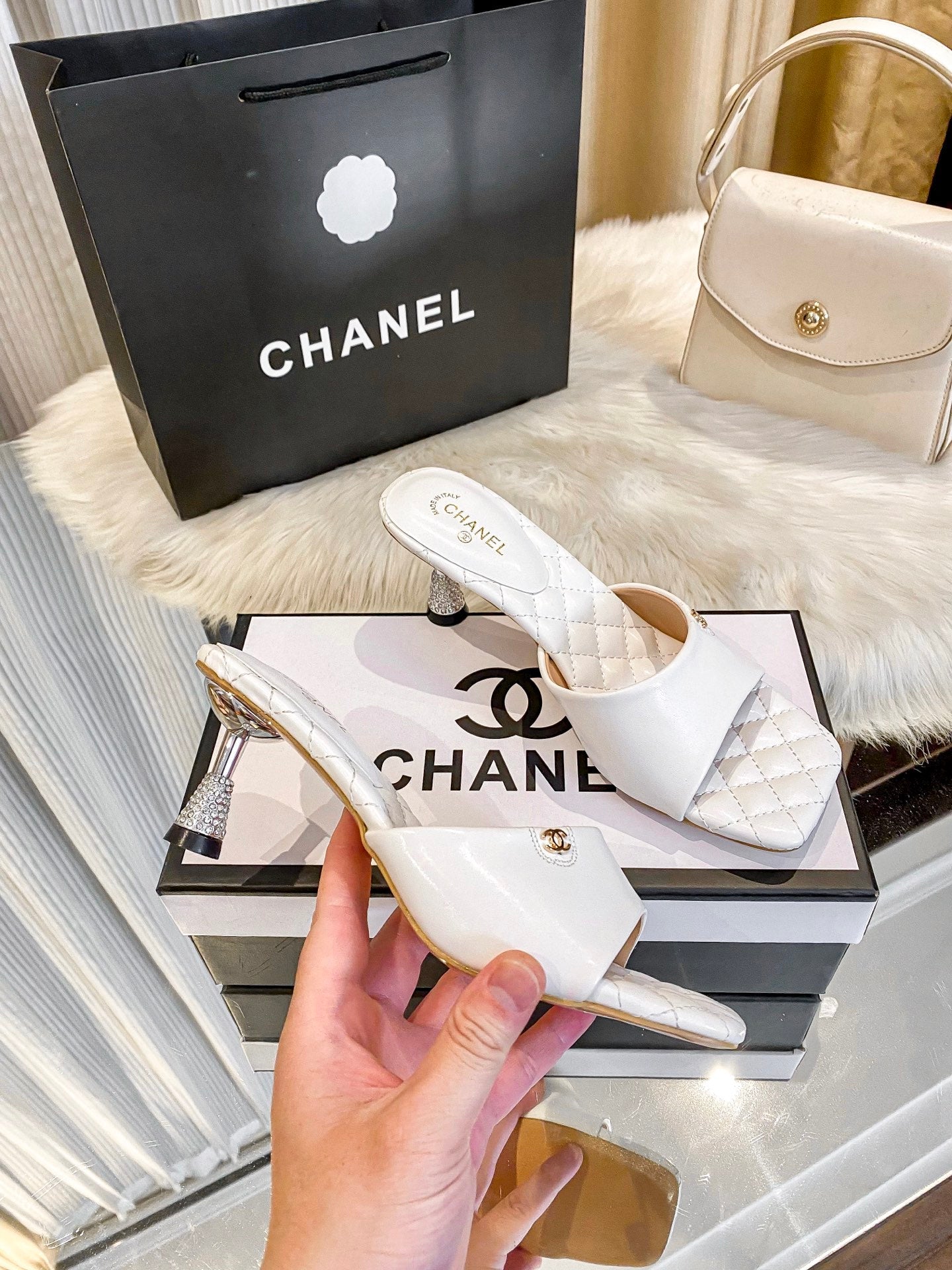 Diamond medium heel slippers