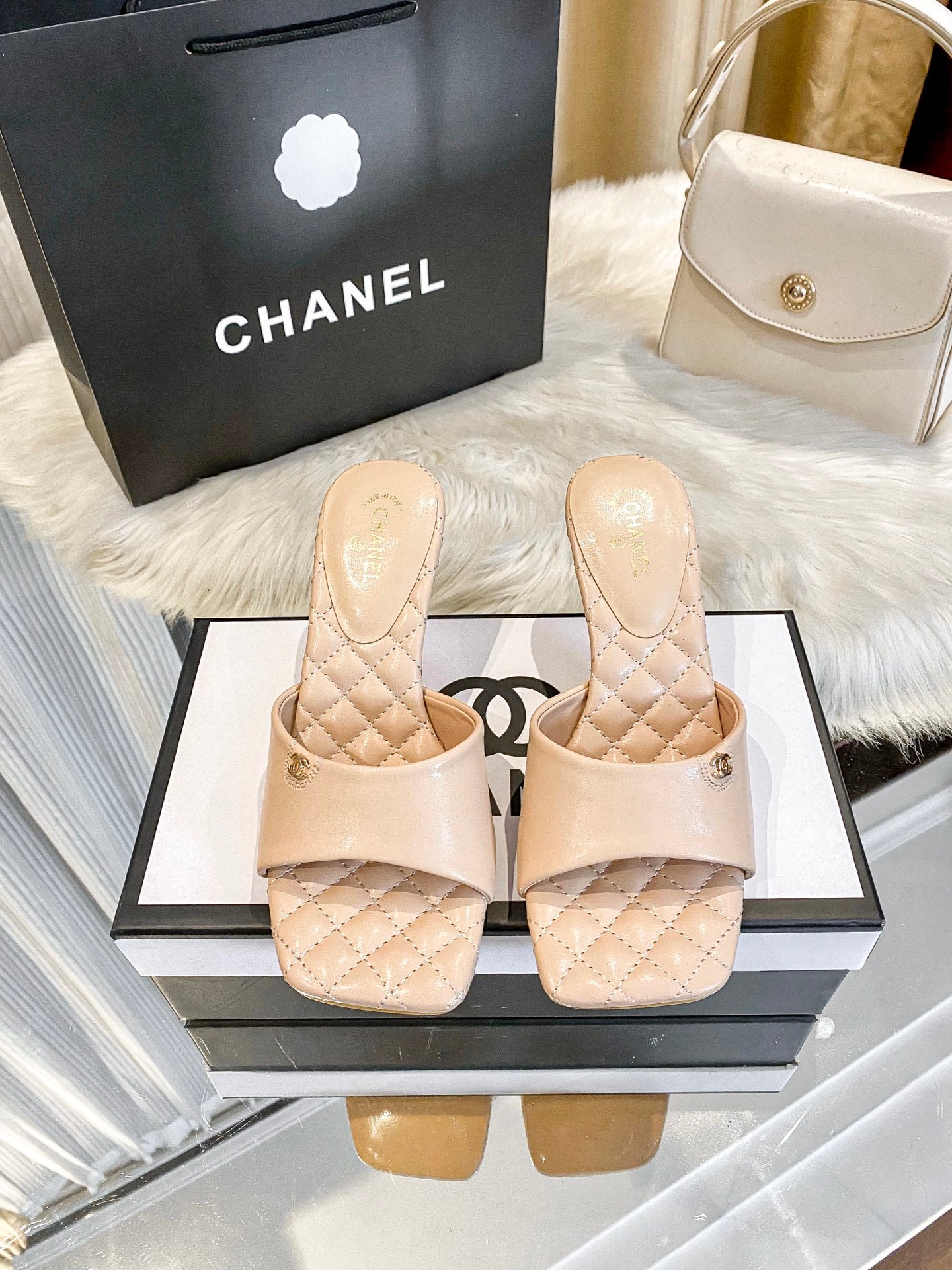 Diamond medium heel slippers
